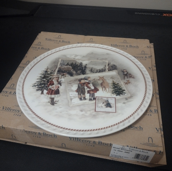 Brand New Villeroy & Boch Winter Souvenirs - Cake Plate